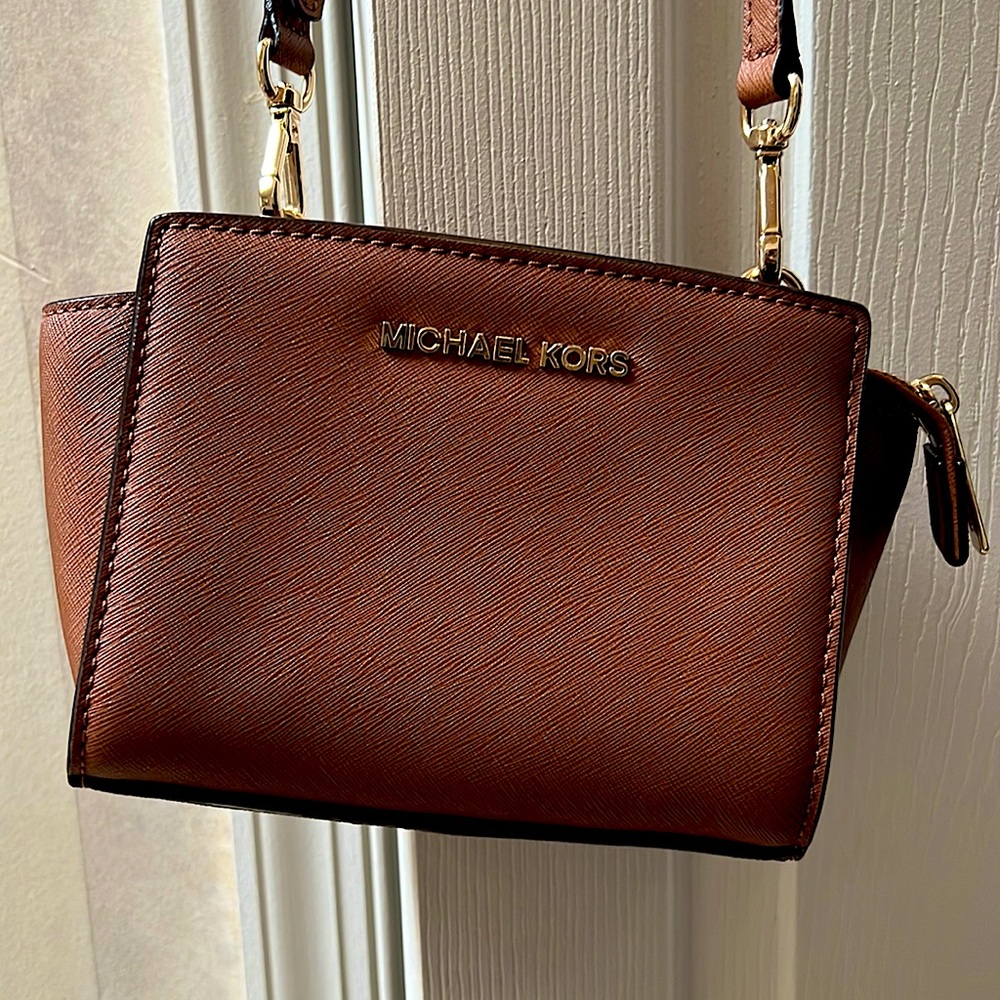 LIKE NEW and AUTHENTIC Michael Kors Cross Body Handbag